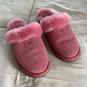 Size 6 Women’s UGG slippers